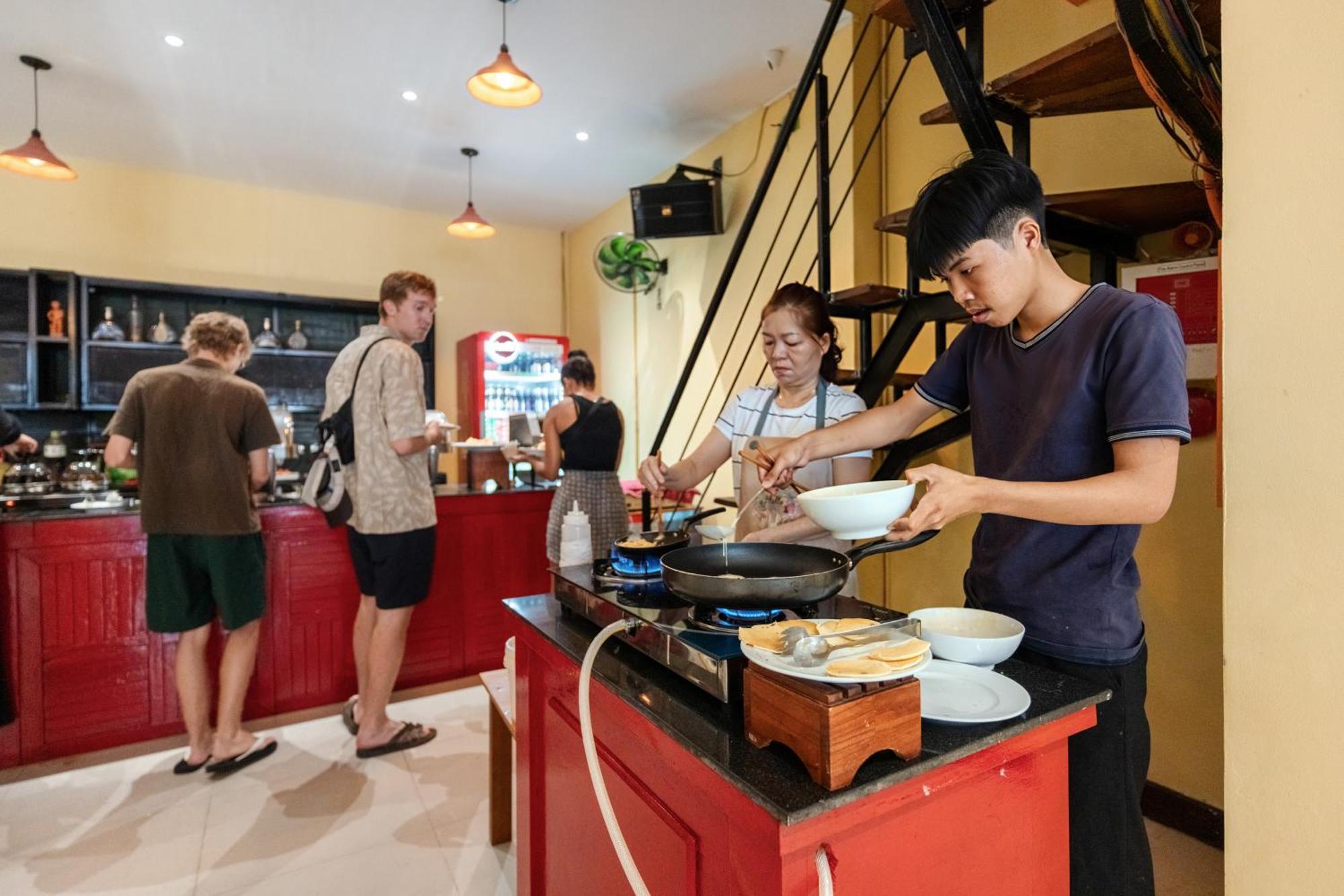 Harmony Old Town Hostel And Pool Bar Hoi An Bagian luar foto