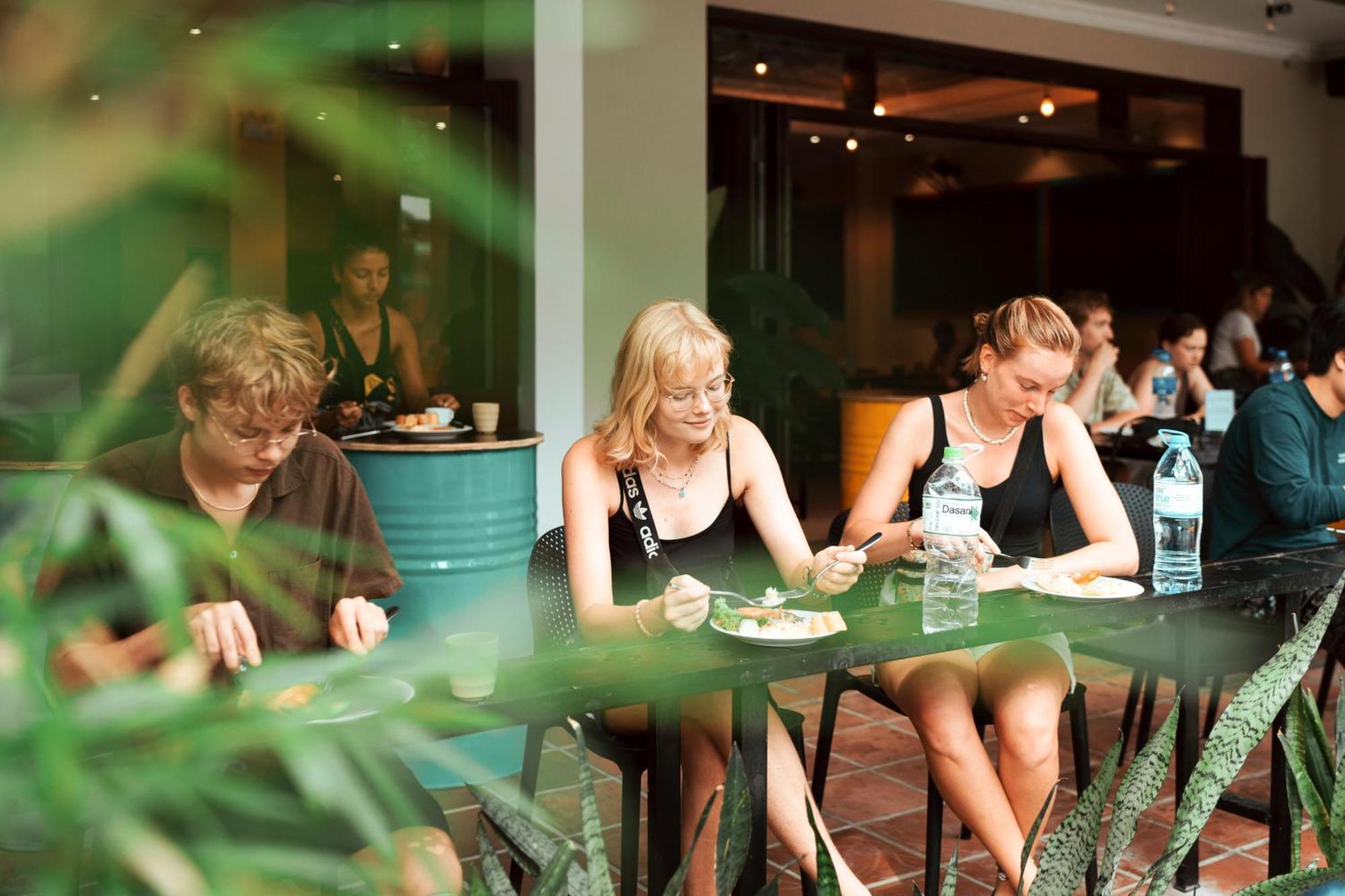 Harmony Old Town Hostel And Pool Bar Hoi An Bagian luar foto