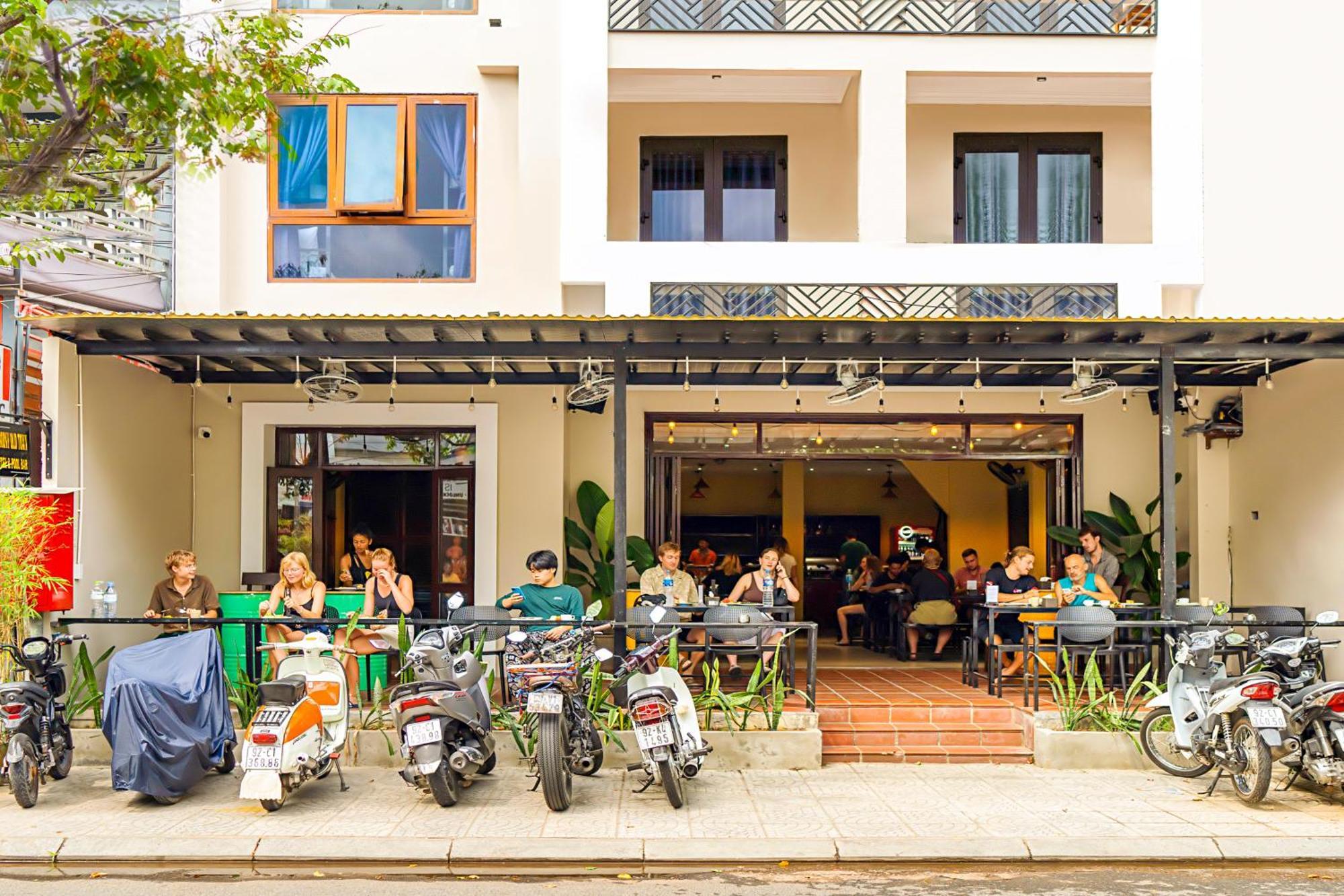 Harmony Old Town Hostel And Pool Bar Hoi An Bagian luar foto